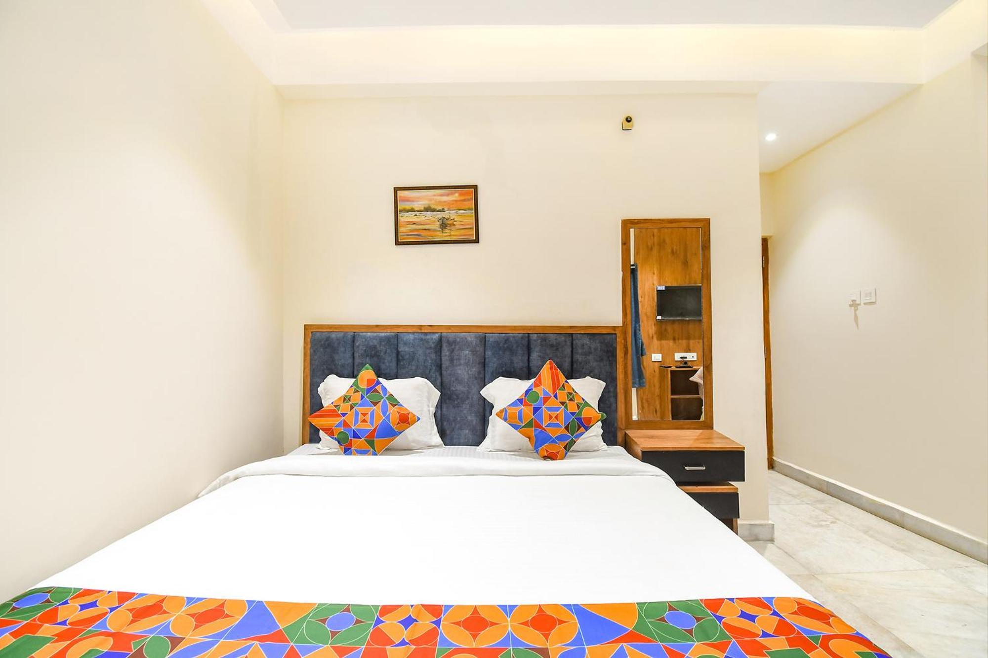 Fabhotel Prime The Golden Plaza - Nr Tarapith Temple ภายนอก รูปภาพ